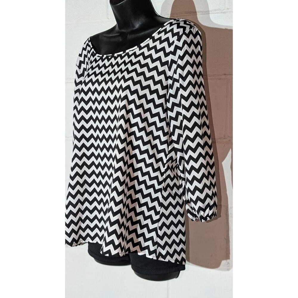 Nouvida Chevron Print Top with Bow Back Detail 3/4 Sleeve Blouse Medium - Picture 2 of 4